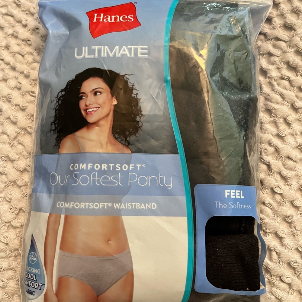 Four-Pack ALL BLACK Hanes Ultimate Hipsters